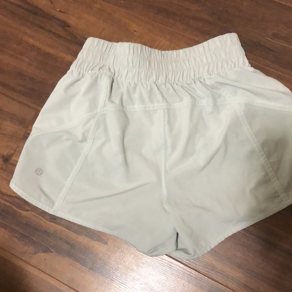 lululemon shorts size 6 - Picture 4 of 4